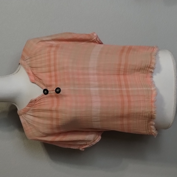 𝅺Chelsea & Theodore peach/tan plaid size small raw fringe hem short sleeve - Picture 1 of 11